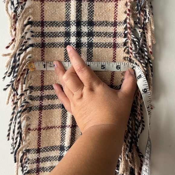 Authentic BURBERRY LONDON Plaid Cashmere Fringe Scarf - Picture 5 of 5